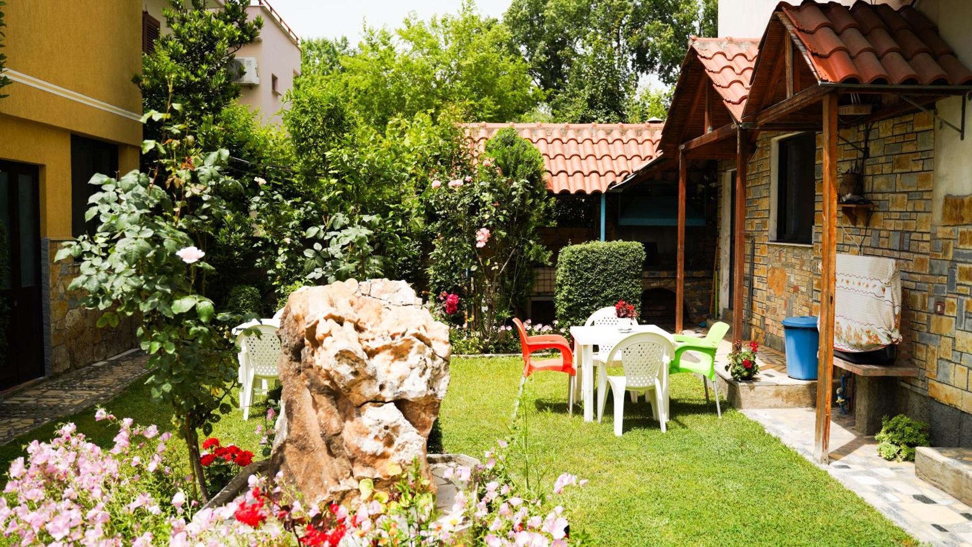 Vila Aliaj Luxury Apartment With 2 Rooms With Private Wonderful Terrace Драч Екстериор снимка
